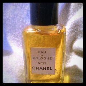 Vintage Chanel no 22